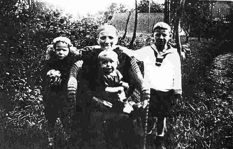 um 1935 - Großmutter Johanna Schmiedeskamp