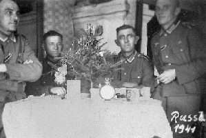 Weihnachten 1941 in Russland - Max Märgner, 2. v. l.