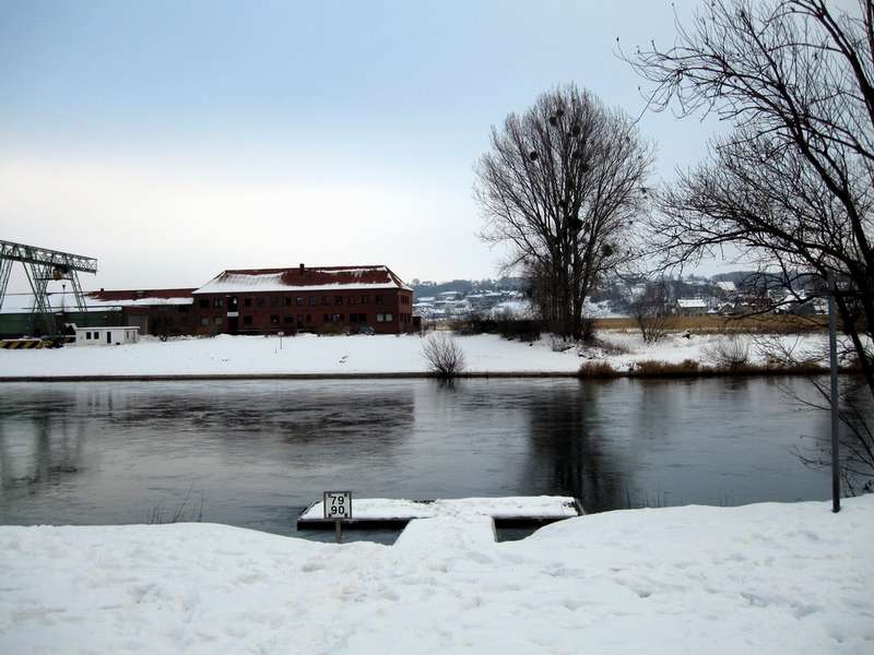 ieses Foto zeigt den gleichen Abschnitt wie Bild Nr. 2 nach einer längeren Frostperiode Anfang 2010, mit einer Weser in zweifelsfrei flüssigem Zustand.