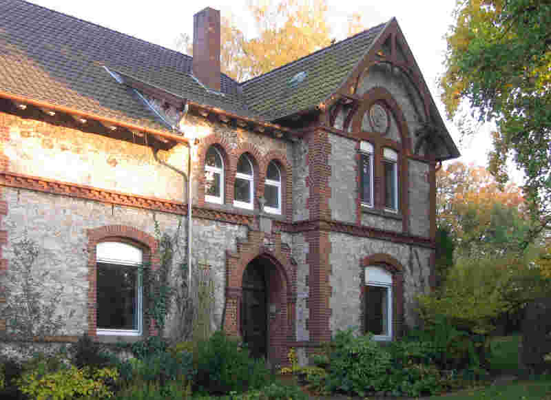 Das unter Denkmalschutz stehende Pfarrhaus in Valdorf.
